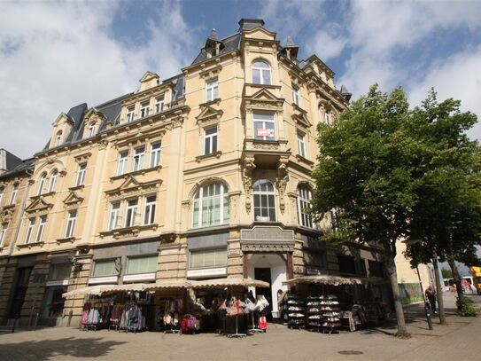 2 Raum mit Balkon mitten im Zentrum!