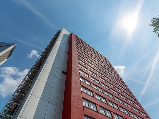 Ruby Tower / 2-Zimmerwohnung mit Blick auf die Frankfurter Skyline sucht neuen Bewohner