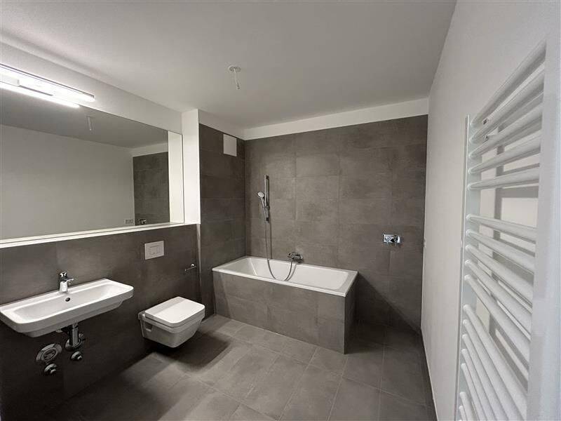 Großzügige 3-Zimmer-Dachgeschosswohnung mit Einbauküche, Terrassen und Keller inklusive! - Photo 1