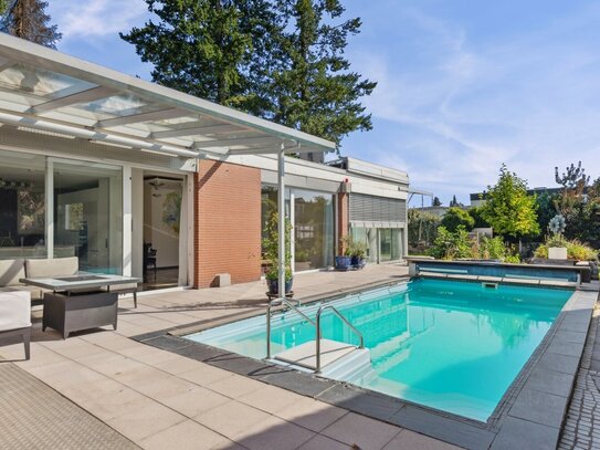 Exklusiver Bungalow im Bauhausstil mit großem Grundstück