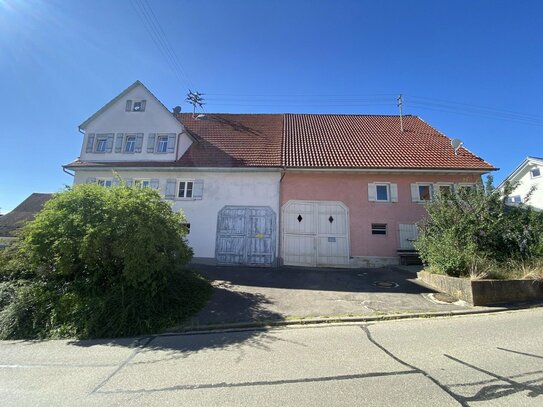 Zwei Bauernhäuser zum Preis von einem Bauernhaus - preiswertes 7-Raum-Farmhaus in Erlaheim