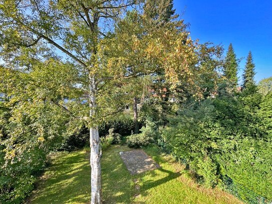 Großzügiges Familiendomizil in begehrter Lage mit Garage und Sonnengarten