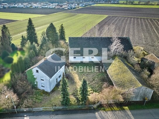 Ehemalige landwirtschaftliche Hofstelle am Ortsrand von Aiterhofen