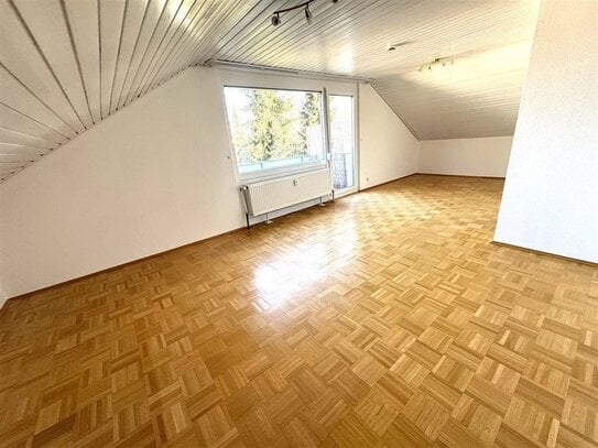 Gemütliche 2-Zimmer Dachgeschosswohnung mit EBK und Balkon in Bad Dürrheim