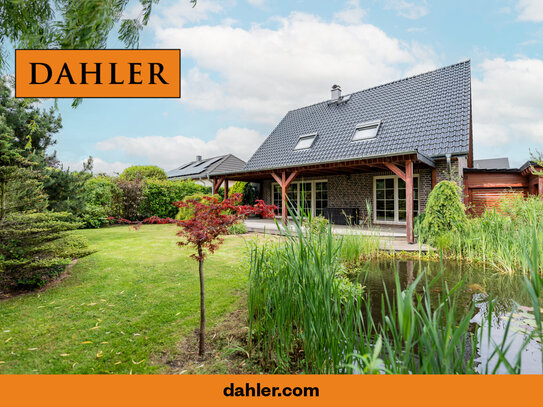 Spacious detached house in country house style / Frisian house in a quiet location directly on the field