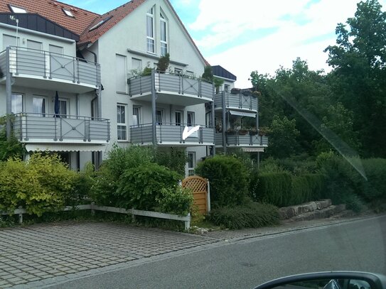 Stilvolle, neuwertige komplett möblierte 2-Zimmer-Wohnung mit Balkon und Einbauküche in Burgthann