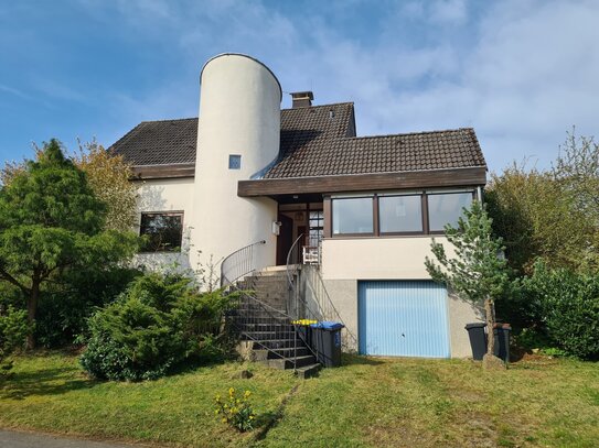 Freistehendes Einfamilienhaus mit Garten und Garage in Hofbieber