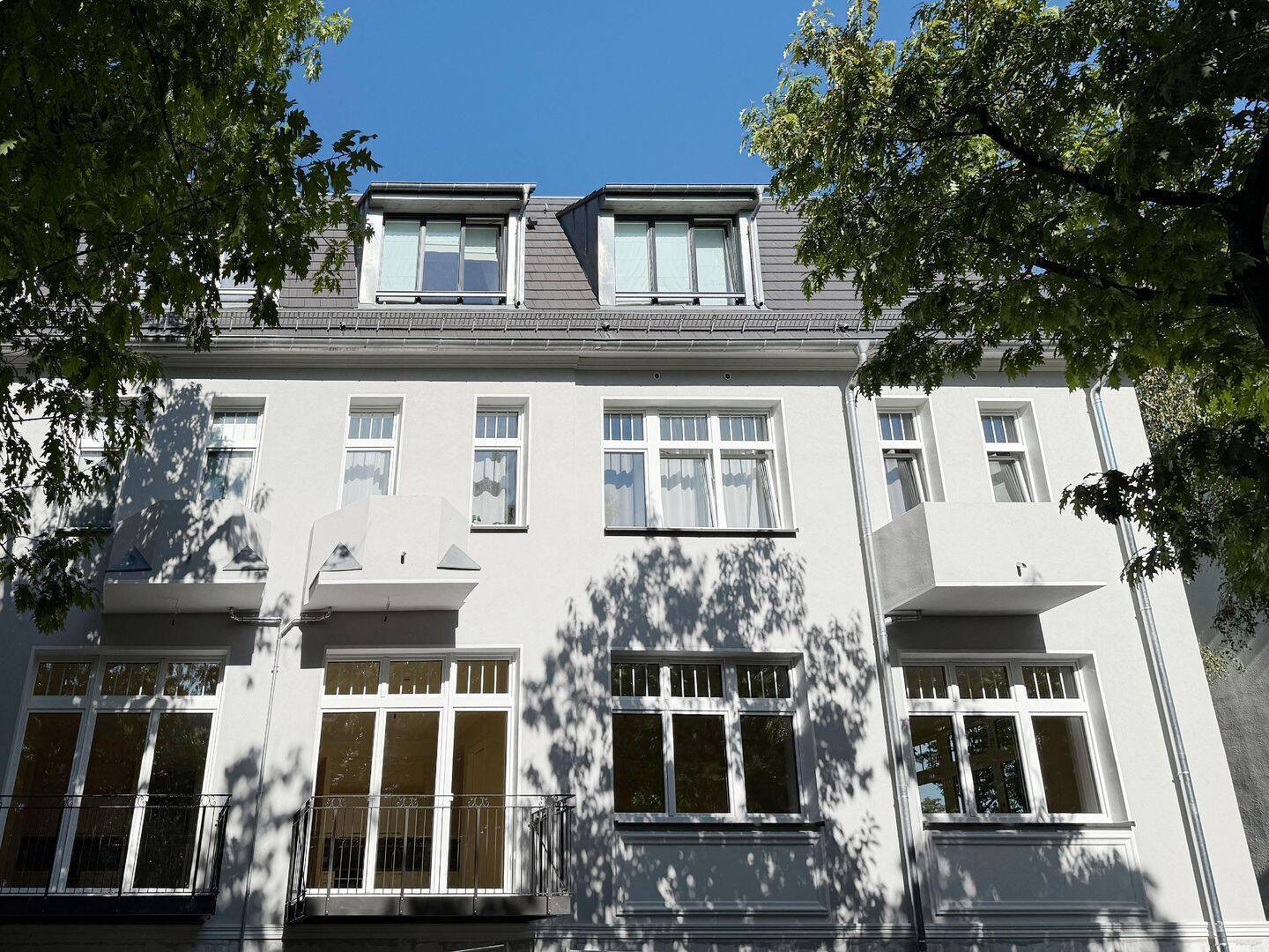 Lichtdurchflutete Dachgeschosswohnung mit privater Aufdachterrasse - Photo 1