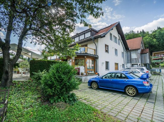 Mehrgenerationenhaus mit Cafè, Gästezimmern, Mietwohnungen und großer Privatwohnung