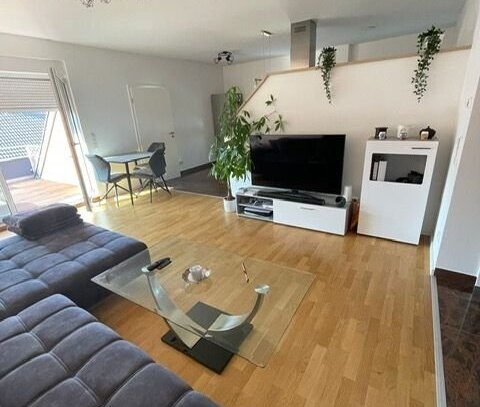 Stilvolle, helle 2.5 Wohnung mit Einbauküche und Dachterrasse in Erlangen