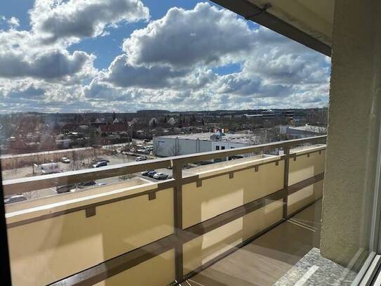 Alles neu - 3-Raum-Wohnung mit Aussicht und sonnigem Balkon!