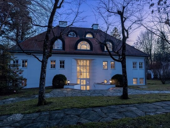 Weitläufige Wohnung mit Hauscharakter. Auf traumhaftem Parkgrundstück.