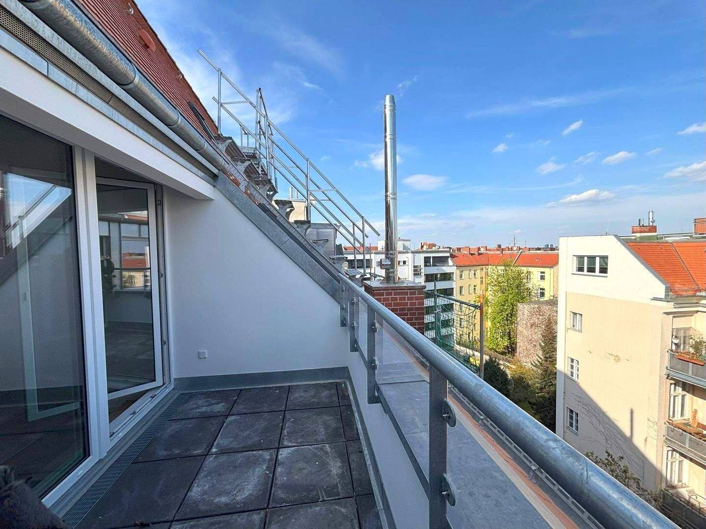 Charmante 2-Zimmer DG mit Balkon in Top-Lage am Bundesplatz - Photo 1