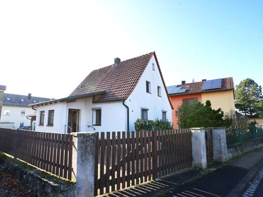 Einfamilienhaus mit Garten und großer Garage in Rottenbauer!