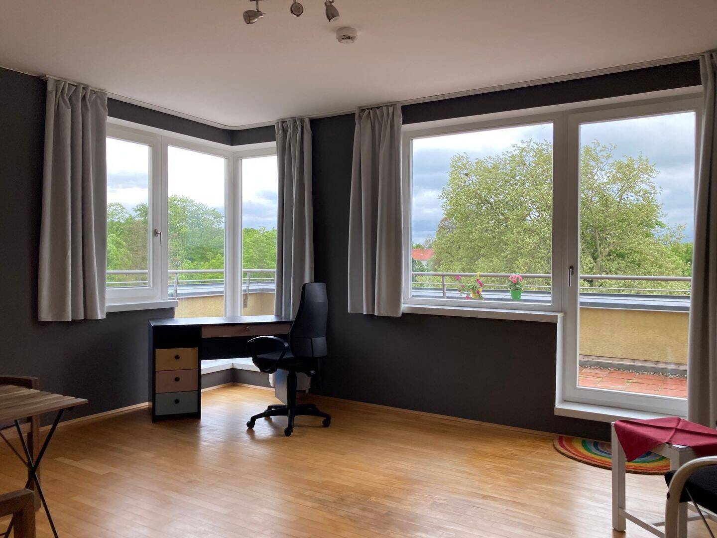 BEFRISTET bis 31.12.27: Helle und geräumige 2-Zimmer-Penthouse-Wohnung mit Fußbodenheizung - Photo 1