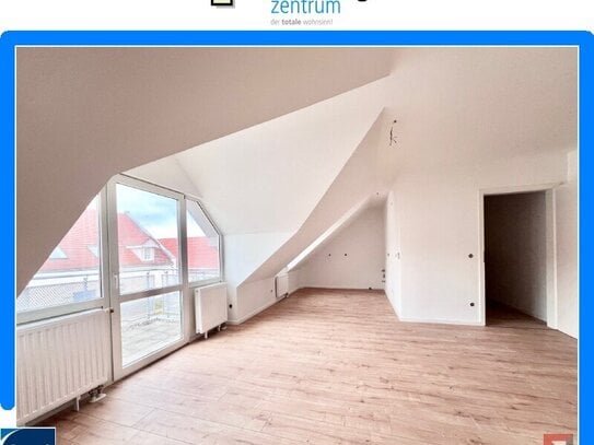 Frisch renovierte 2 Zi. Dachwohnung, Offene Küche, Balkon, Bad mit Wanne, Neuer Bodenbelag!