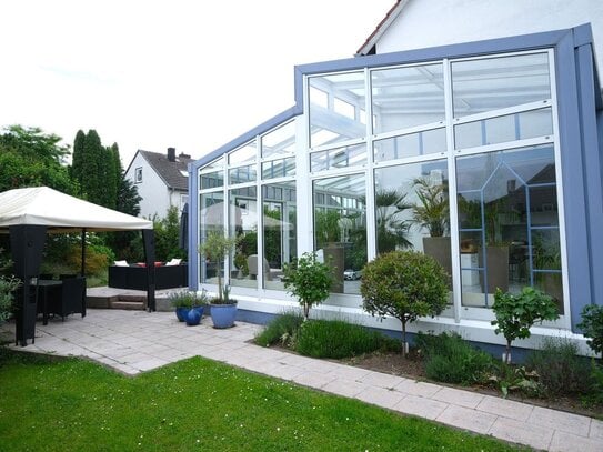 Lichterfülltes Haus mit modernem Wintergarten und traumhaftem Süd/Ost-Garten mit großer Terrasse