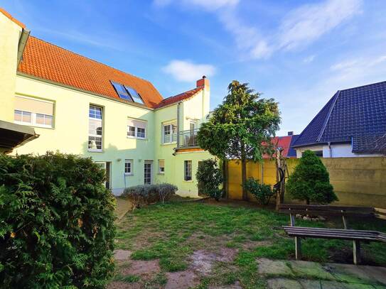Terrasse, Einbauküche & zentrale Lage