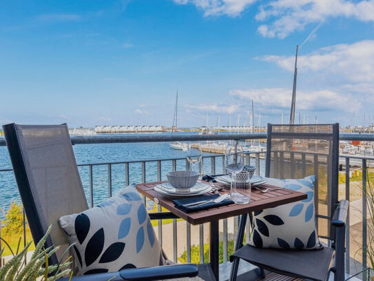 Hervorragende Ferienvermietung: Klug geschnittene Wohnung mit Balkon und Blick auf die Marina