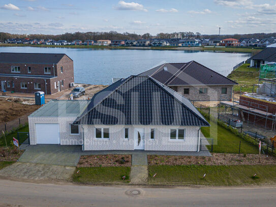 Bezugsfertiger Neubau! Traumhaftes Wohnen am See! Bungalow KfW40 mit Luftwärmepumpe