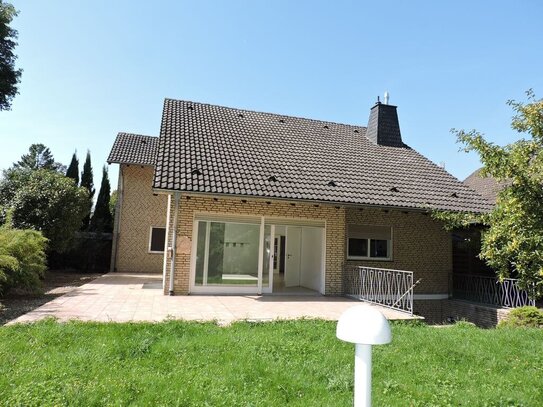 Pulheim-Geyen: Architekten Villa - Ein Traum mit Garten und Garage - Exklusivität in idealer Lage!