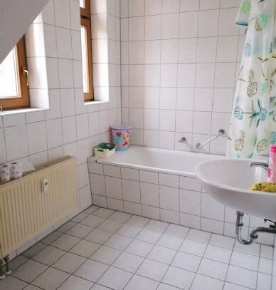 Schöne 3-Raum-Dachgeschoss-Wohnung mit Laminat und Lift Nähe Sachsen-Allee