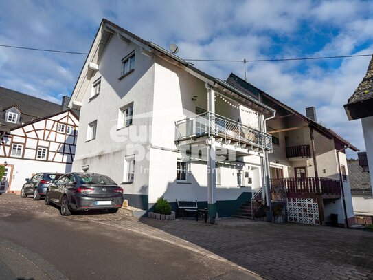 Gepflegtes Zweifamilienhaus in Rötsweiler-Nockenthal!