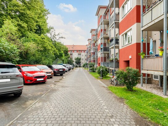 Ruhe und Stadtnähe vereint: Gepflegte 3-Zimmer-Wohnung mit Südost-Balkon in saniertem MFH