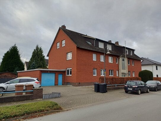 Schöner und ruhiger Wohnen in Lippstadt-Esbeck (106 m² EG-Wohnung mit eigenem Garten und Garage)