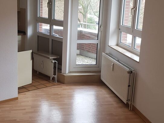 *** WEDEL *** SCHÖNE 1 ZIMMER WOHNUNG * SONNIGER BALKON * EBK * DUSCHBAD * TIEFGARAGENSTELLPLATZ ***