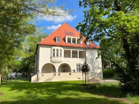 Haar -Altbau 3 Zi. Whg im Jugendstilpark Fischgrät, EBK, Terrasse, TG NEU. FREI