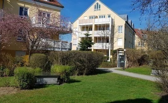 Kapitalanlage, vermietet: 2-Raum-Wohnung im 1. Obergeschoß. Balkon. Tiefgaragen-Stellplatz (abschließbare Boxe)