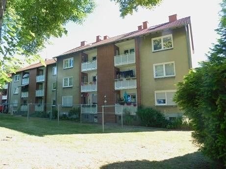 Schöne 3-Raum-Wohnung mit Balkon! Boden und Tapeten sind bereits vorhanden!