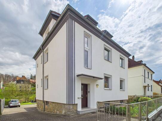 Schönes Zweifamilienhaus auf 745 qm Grundstück