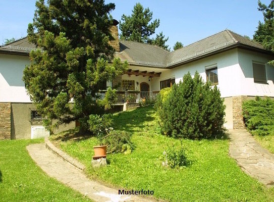 2-Familienhaus mit 3-fach Carport - provisionsfrei