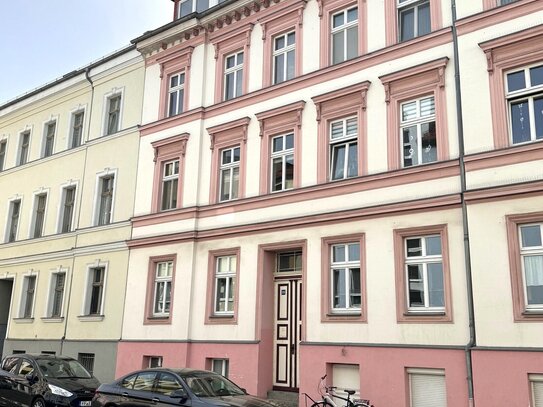 PROVISIONSFREI - BEZUGSFREIE 3-Zimmer-DG-Whg. im sanierten Altbau | RUHIG | nahe BAHNHOF