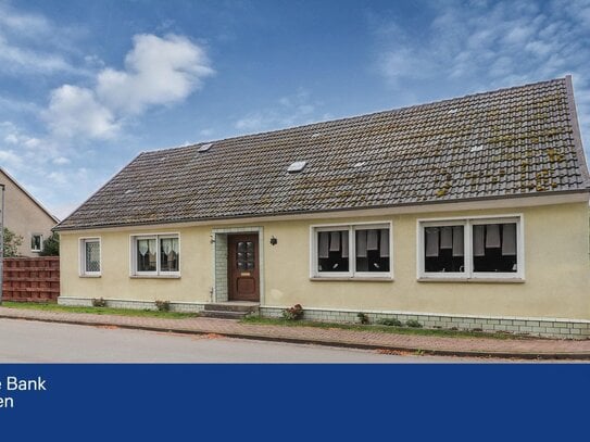 Idyllisches Einfamilienhaus mit großzügigem Grundstück und rustikaler Scheune