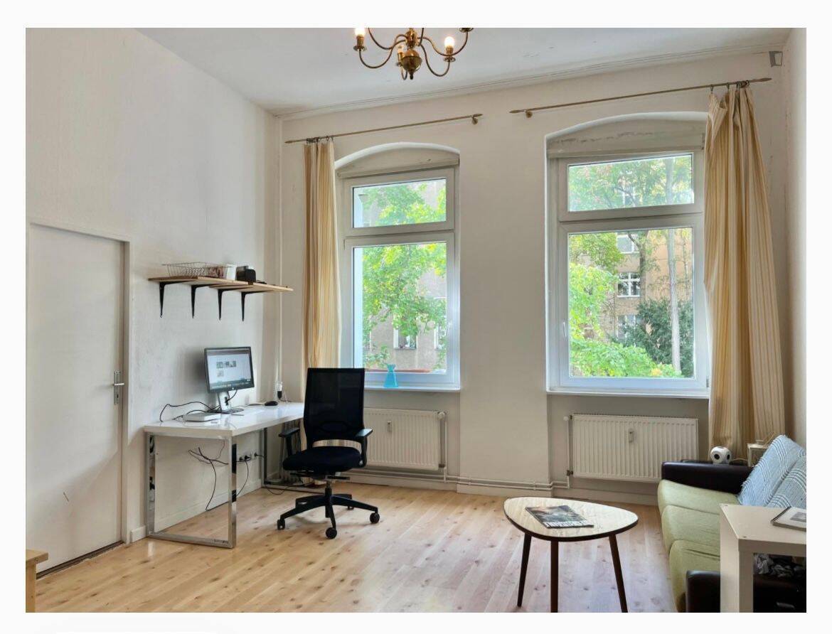 Well located studio, large, comfortable, quiet with high ceilings - Photo 1