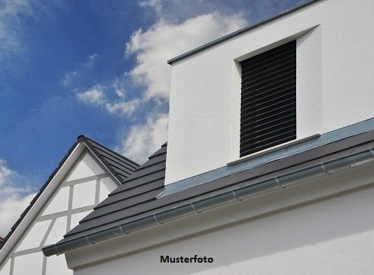 2-Familienhaus nebst angeb. Garage - provisionsfrei