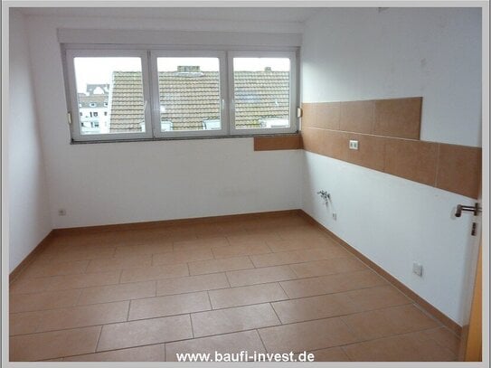 + + + RENOVIERTE 3 Zi-Maisonette-WHG. GEHOBENE AUSSTATTUNG, BALKON, NIEDRIGENERGIEHAUS + + +