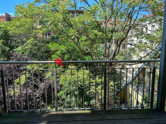 3-ZIMMER-ALTBAUWOHNUNG MIT BALKON - SOFORT BEZUGSFREI UND BEREIT FÜR IHRE PERSÖNLICHE NOTE!