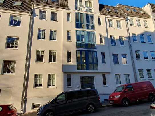 Maisonette 127 m² - 5 Zimmer, 2 Bäder, eine Küche, ein Tiefgaragenstellplatz