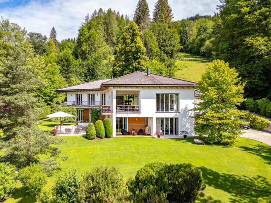 Modernes Haus am Höhenweg