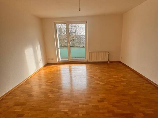 Schöne Wohnung mit 3,5 Zimmer und Loggia zu vermieten.