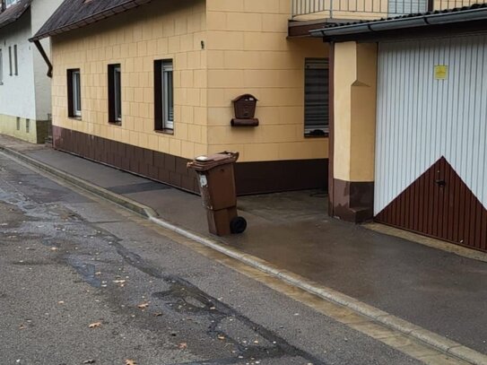 Einzigartiges Wohnhaus mit Garten im Obergeschoss