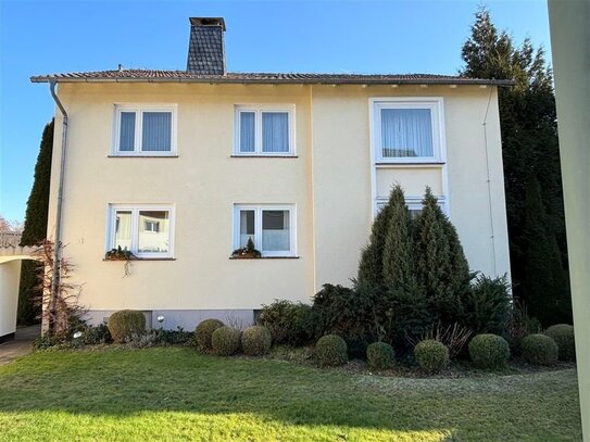 Freistehendes Zweifamilienhaus mit großem Garten und altem Baumbestand in Kassel-Nordshausen