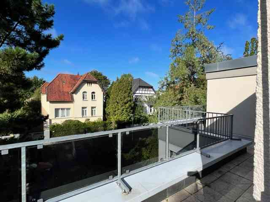 Sonniges Penthouse mit toller Terrasse, neuem Bad, neuer EBK, Tiefgarage -Erstbezug nach Sanierung