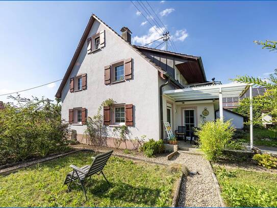 Charmantes Dreifamilienhaus mit Garage mit Torantrieb und großer Tenne in Frickingen-Altheim nahe dem Bodensee