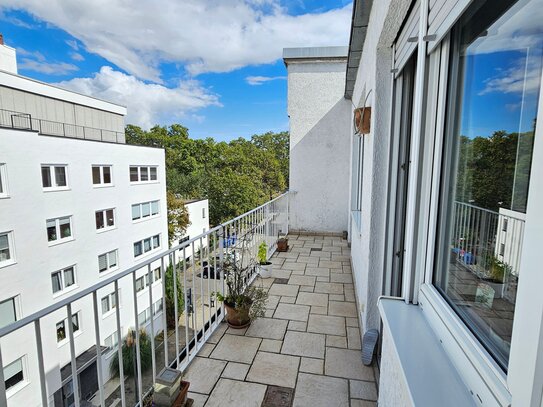 Lichtdurchflutete 3-Zimmer-Wohnung mit zwei Balkonen und Garage in Ludwigshafen-Süd