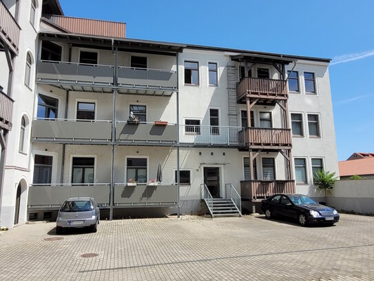 Hübsche 2-Zi-Whg. mit Balkon und Einbauküche im Hinterhaus in Meißen.